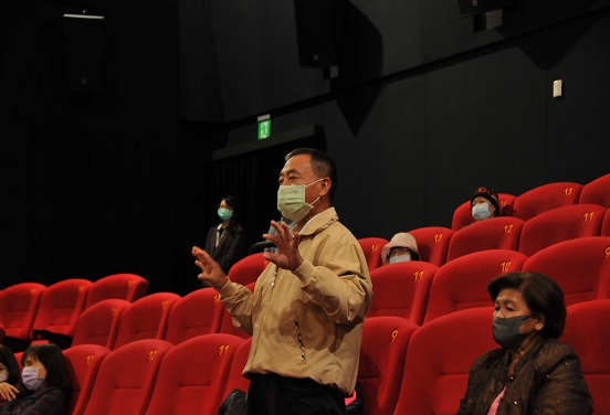 民眾在映後QA分享觀影心得